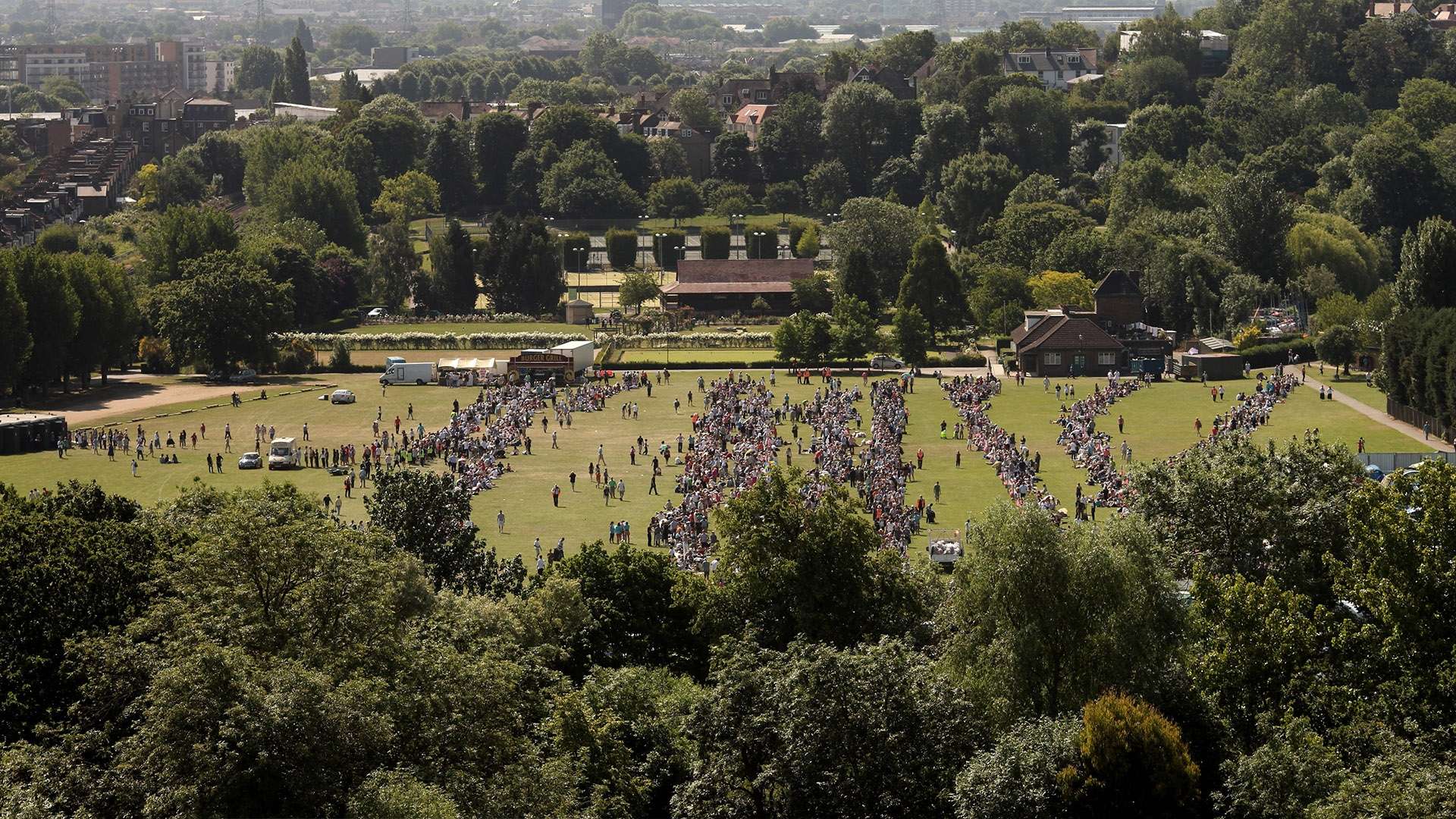球迷呼吁进 球迷呼吁进